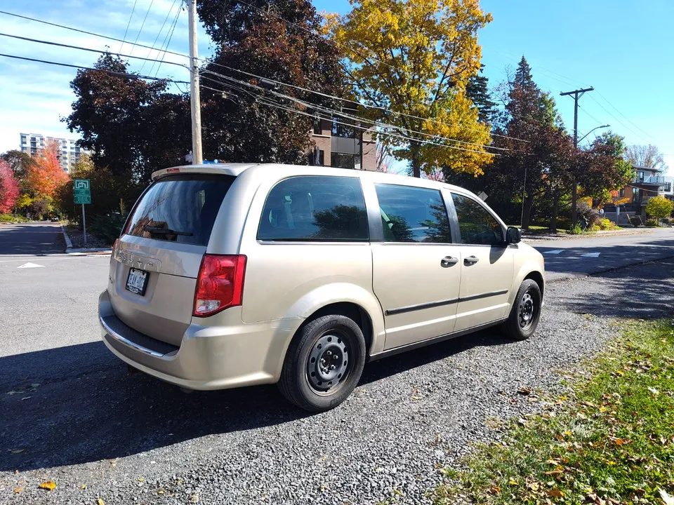 Dodge Grand Caravan 2013 photo 2
