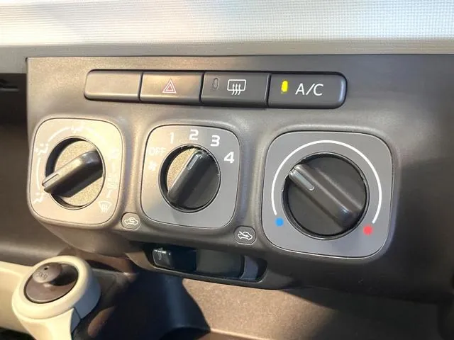 Daihatsu Boon 1.0Cl 2013 photo 5