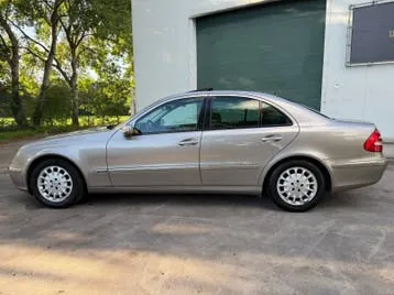 Mercedes-Benz E220 2005 photo 3