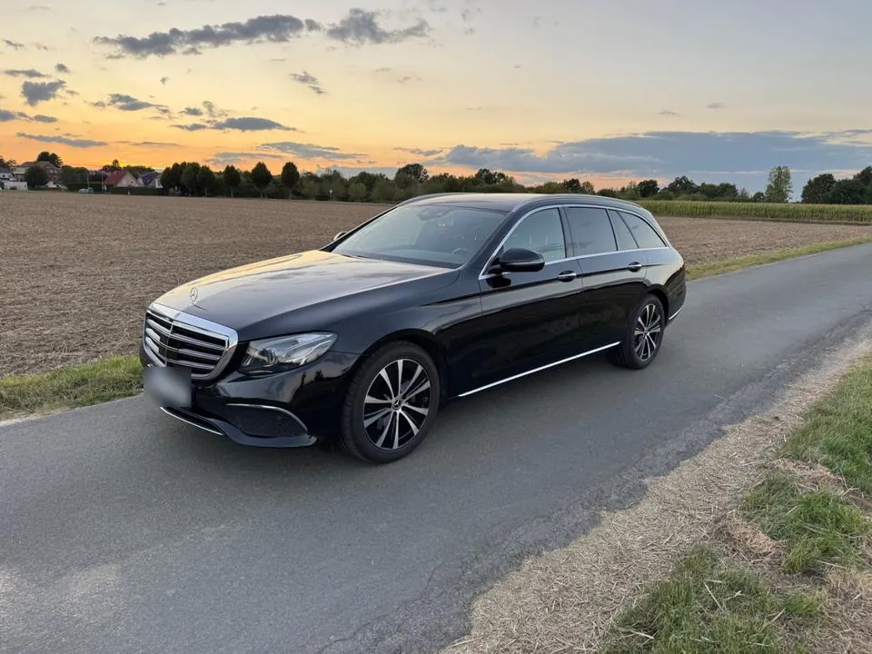Mercedes-Benz E 220 D