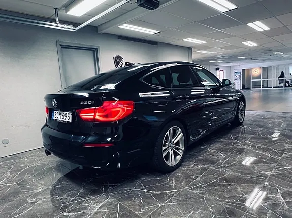 BMW 330I 2019 photo 4