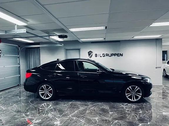 BMW 330I 2019 photo 3