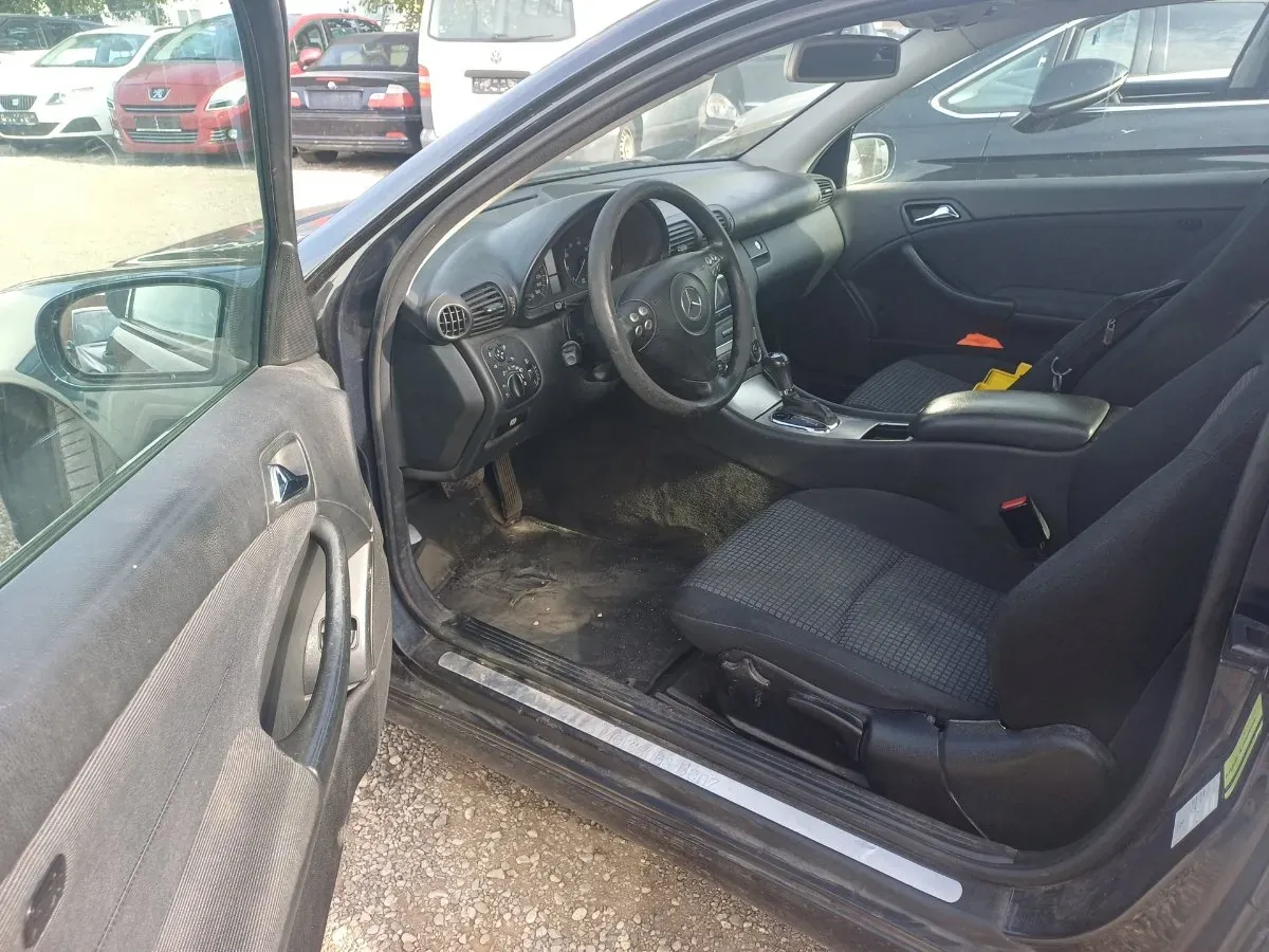 Mercedes-Benz C-Class 2004 photo 3