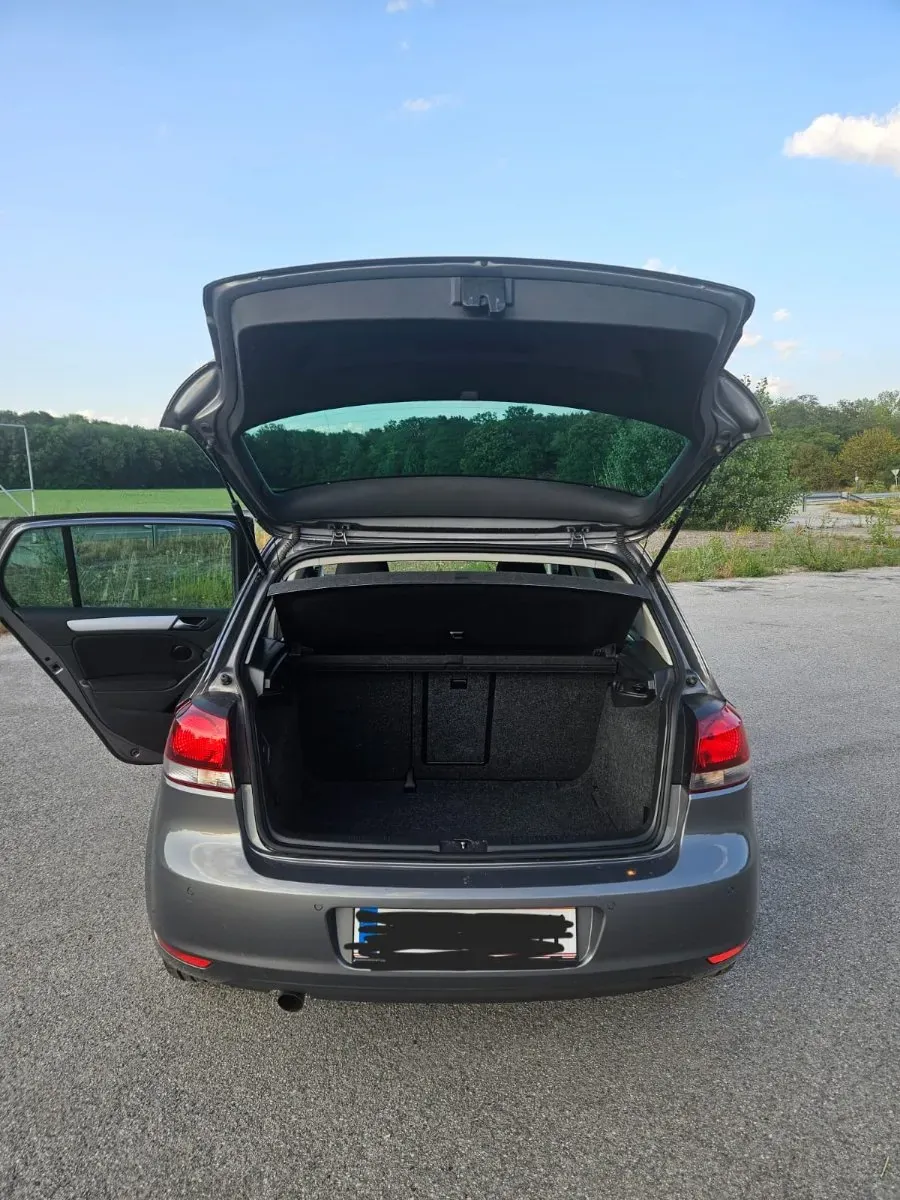 Volkswagen Golf 2010 photo 2
