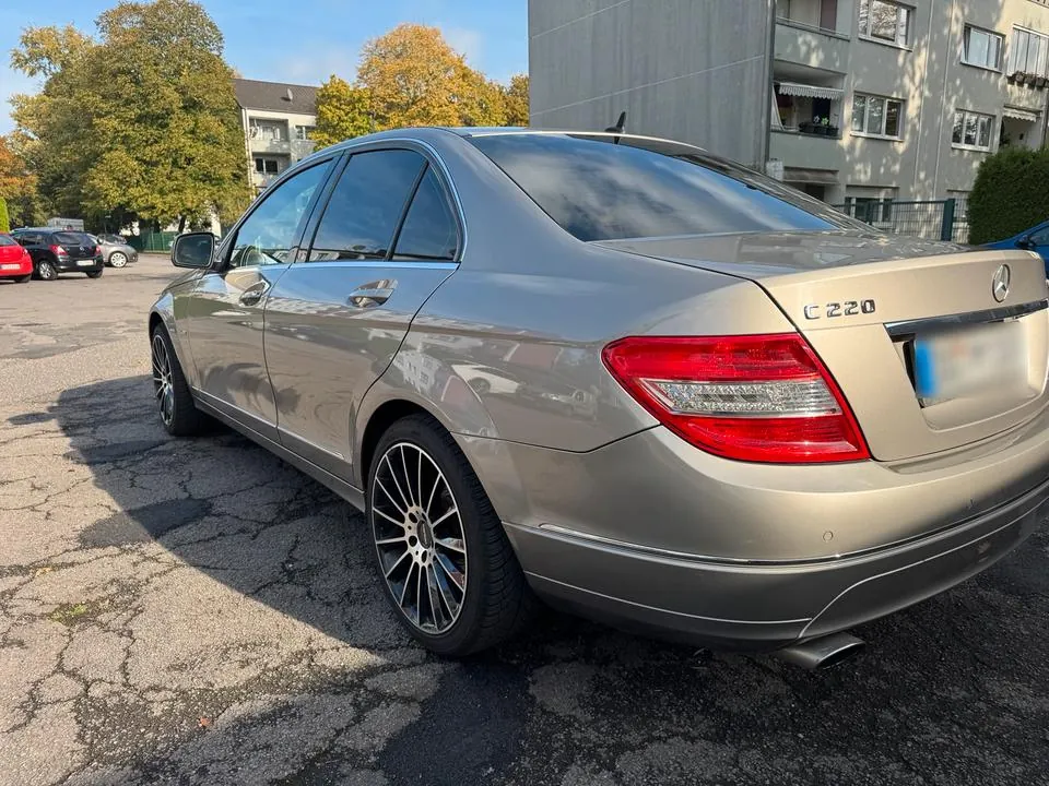 Mercedes-Benz C220