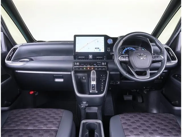 Toyota Corolla Hybrid photo 2