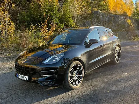 Porsche Macan Turbo 2017 photo 2