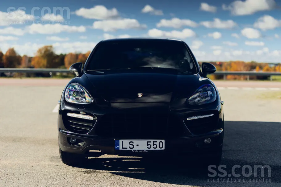 Porsche Cayenne 2011 photo 2