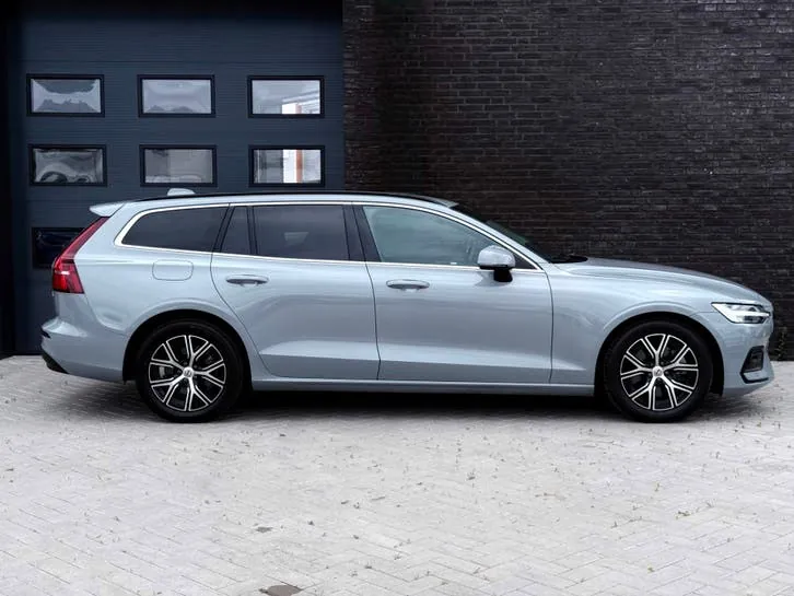 Volvo V60 2023 photo 3