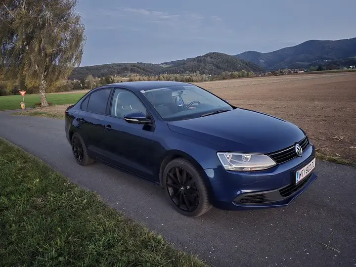 Volkswagen Jetta 2011 photo 2