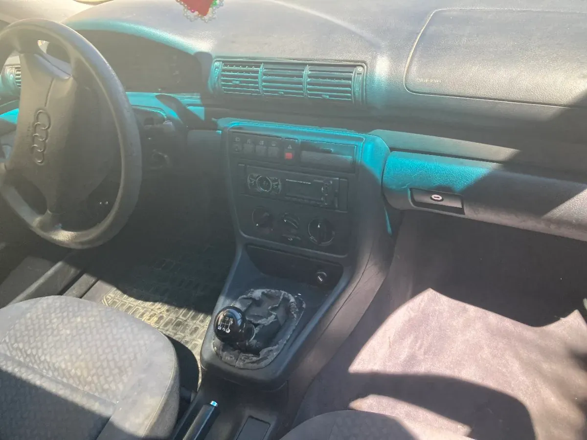 Audi A4 1997 photo 2