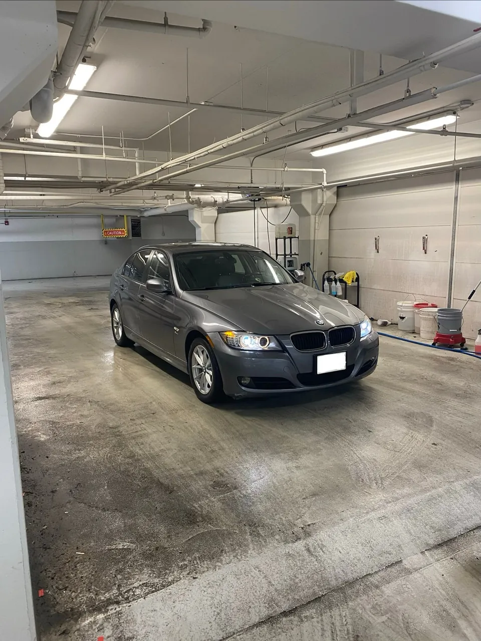 BMW 3 Series 2011 photo 2
