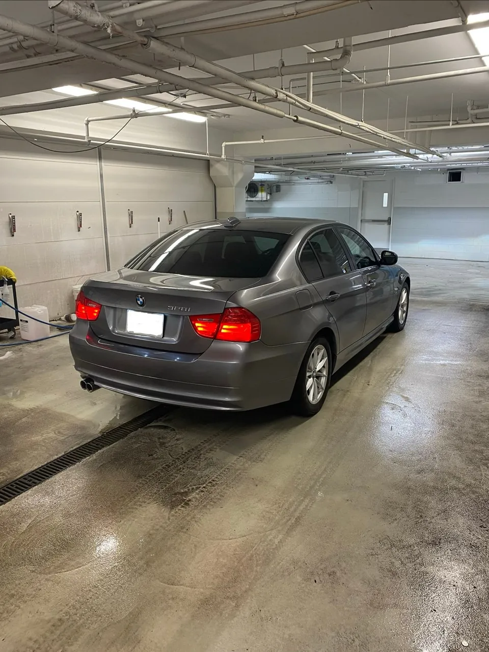 BMW 3 Series 2011 photo 3