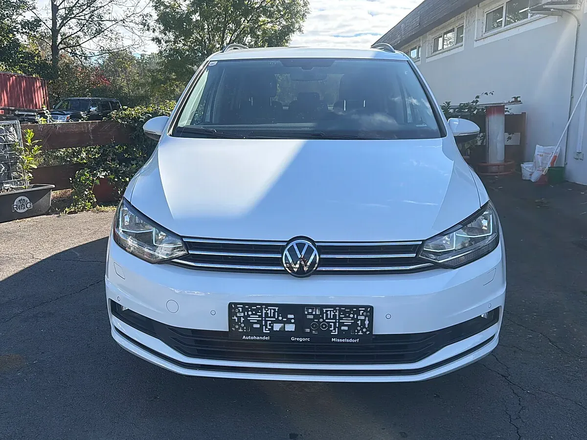 Volkswagen Touran 2021 photo 2