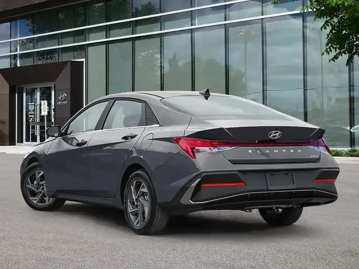 Hyundai Elantra 2026 photo 4