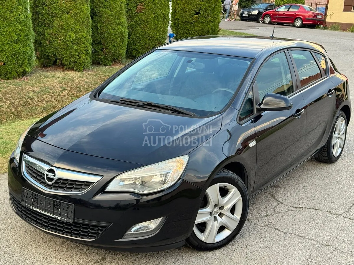 Opel Astra J