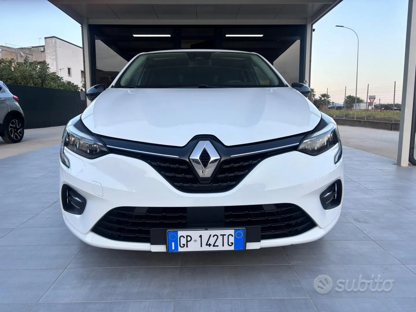Renault Clio 2023 photo 2