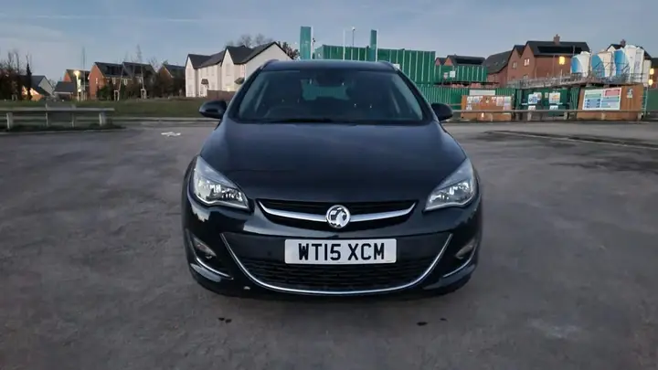 Vauxhall Astra 2015 photo 2