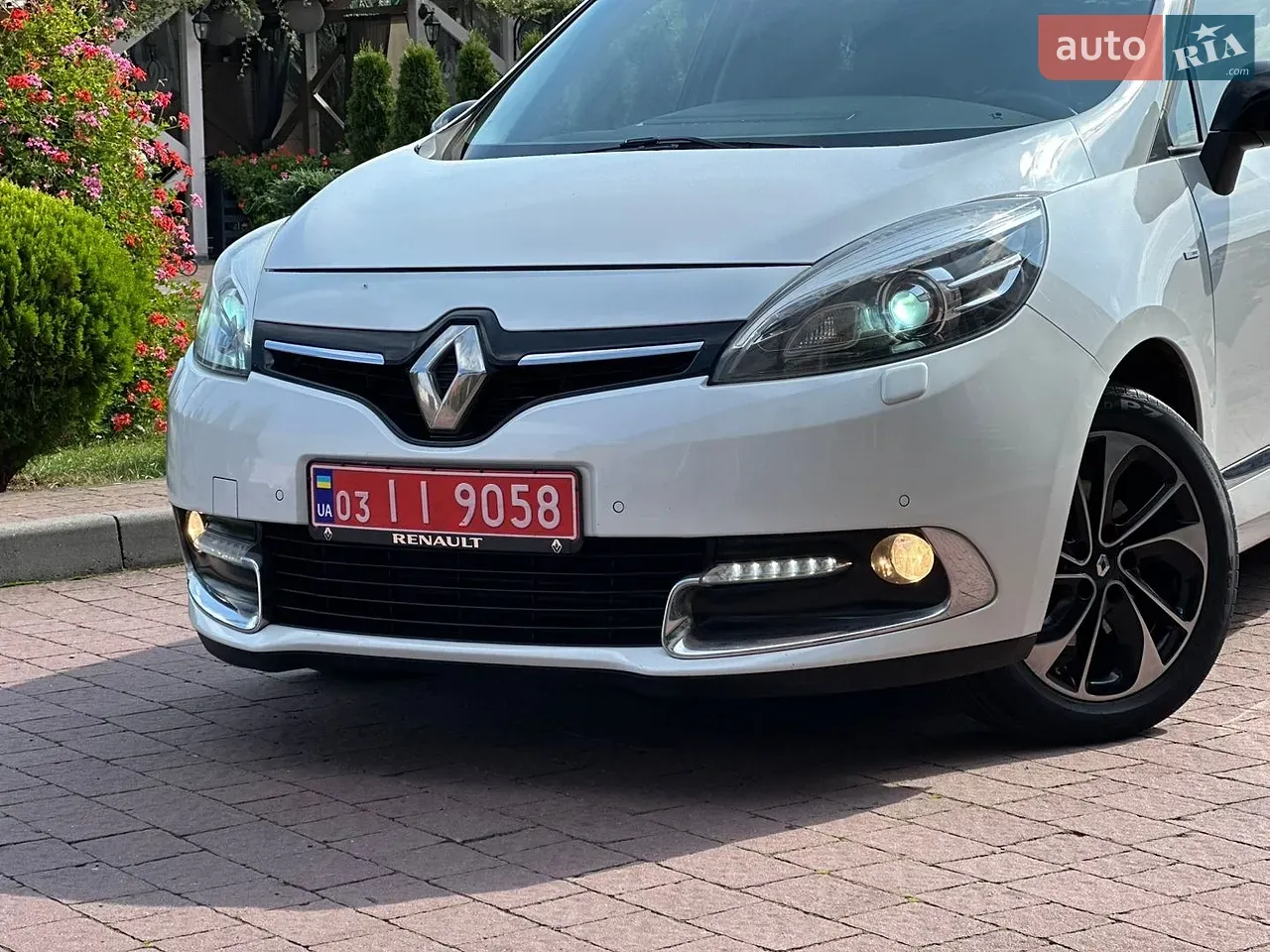 Renault Grand Scenic 2016 photo 2