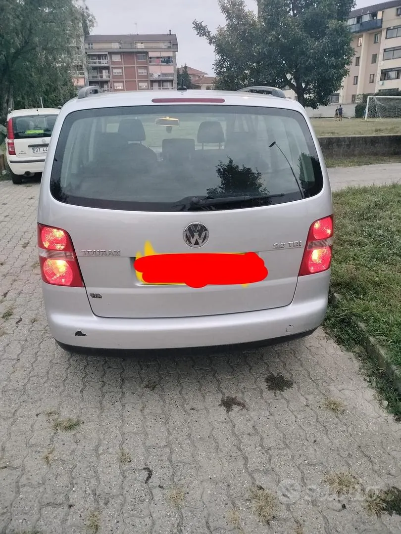 Volkswagen Touran 2006 photo 2