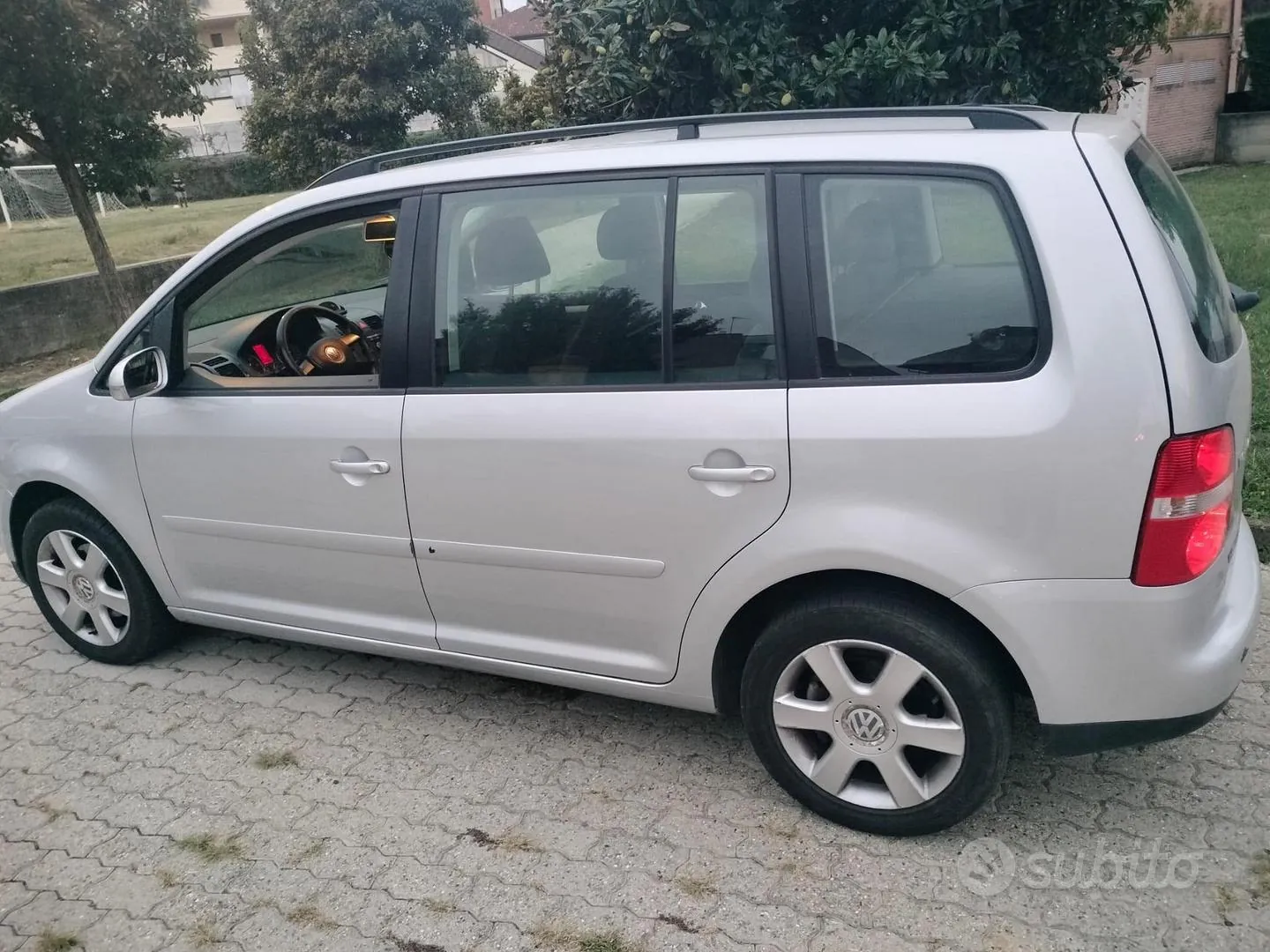 Volkswagen Touran 2006 photo 3
