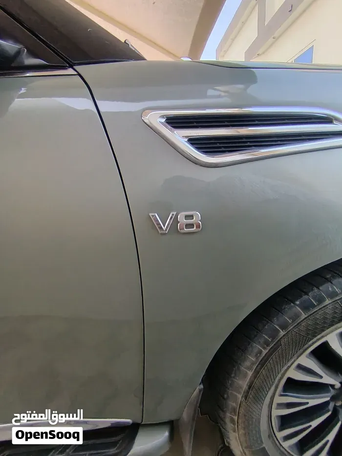 Nissan Armada 2011 photo 2