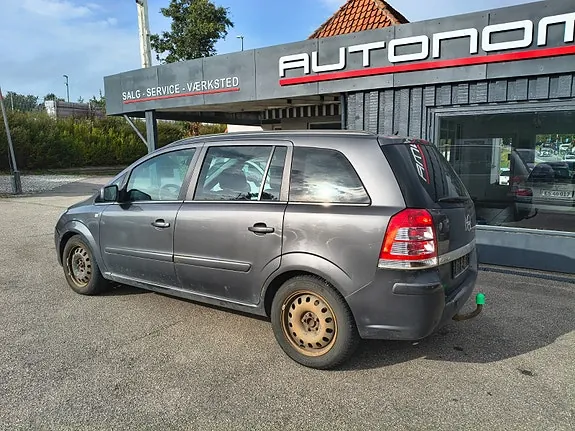 Opel Zafira 2011 photo 2