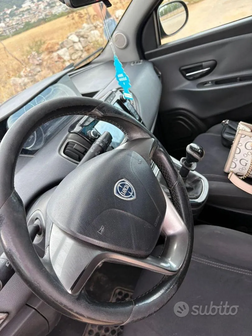 Lancia Ypsilon 2011 photo 4