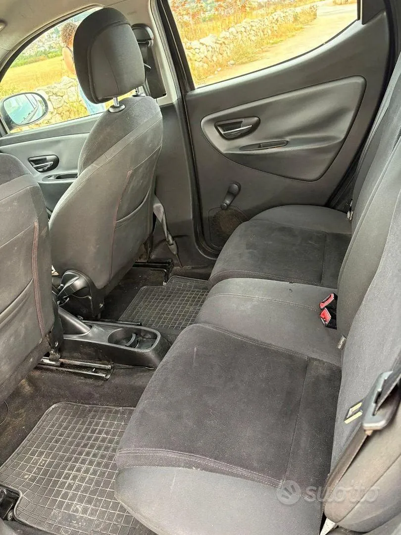 Lancia Ypsilon 2011 photo 3