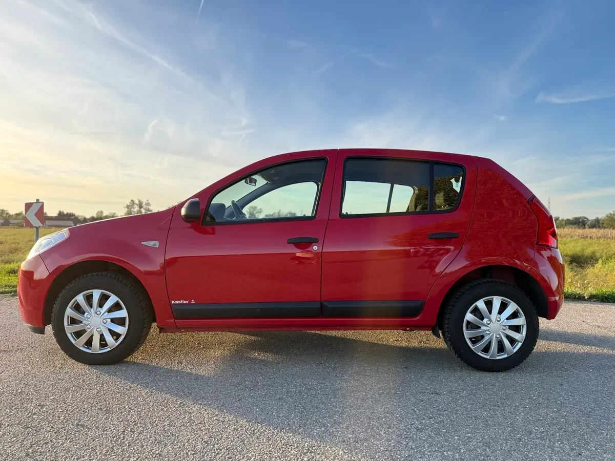 Dacia Sandero 2010 photo 3
