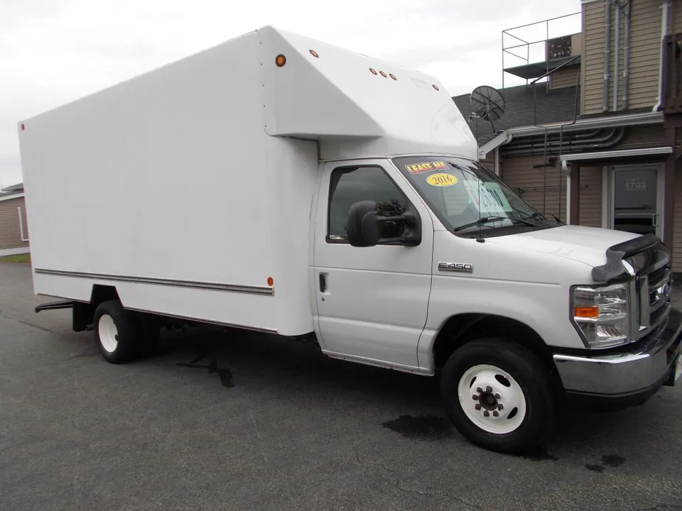 Ford Econoline 2016 photo 2