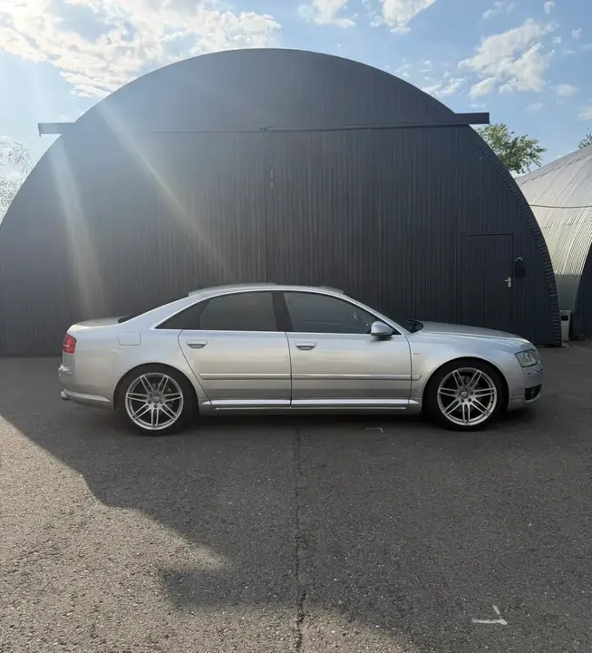 Audi A8 2003 photo 2