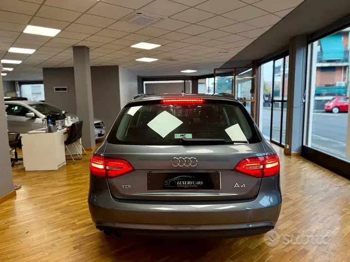 Audi A4 2012 photo 2