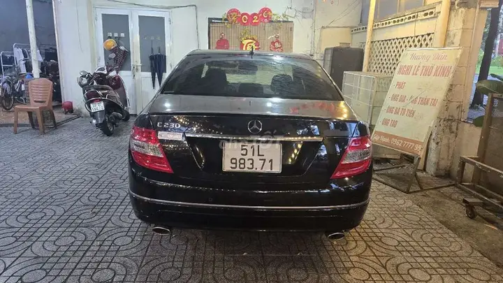 Mercedes-Benz C-Class 2011 photo 2