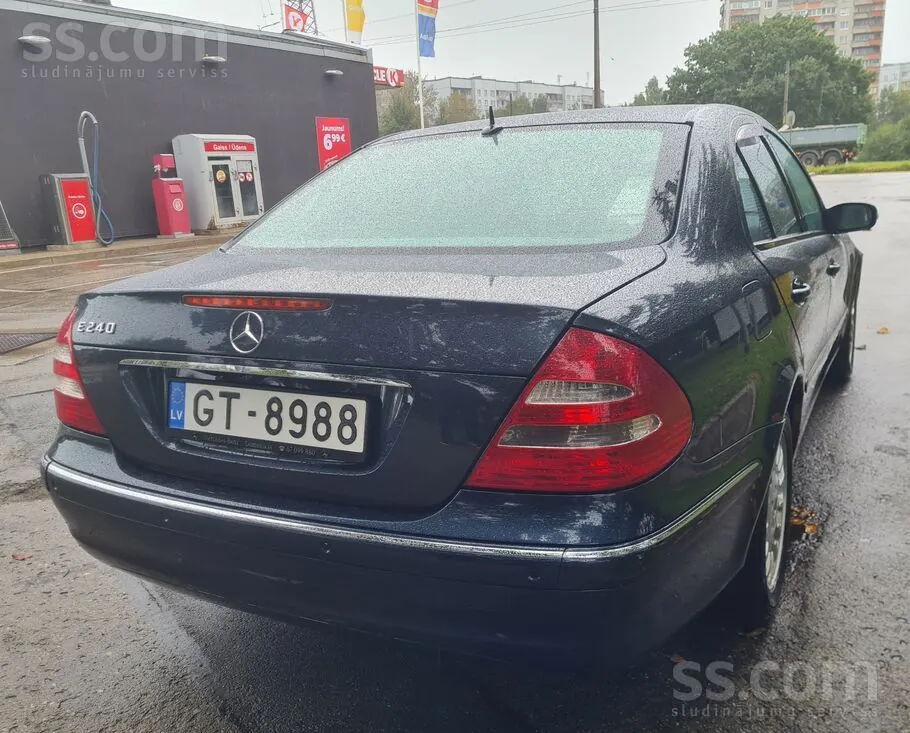Mercedes-Benz E240 2002 photo 4