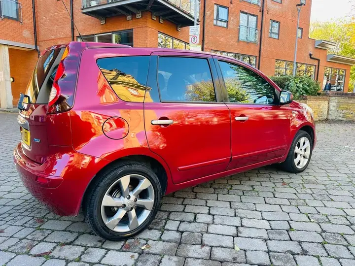 Nissan Note 2011 photo 3