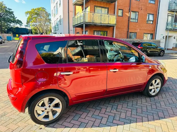 Nissan Note 2011 photo 5