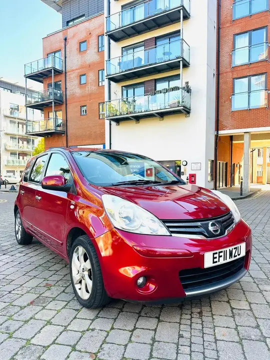 Nissan Note 2011 photo 2