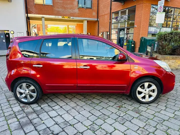 Nissan Note 2011 photo 4