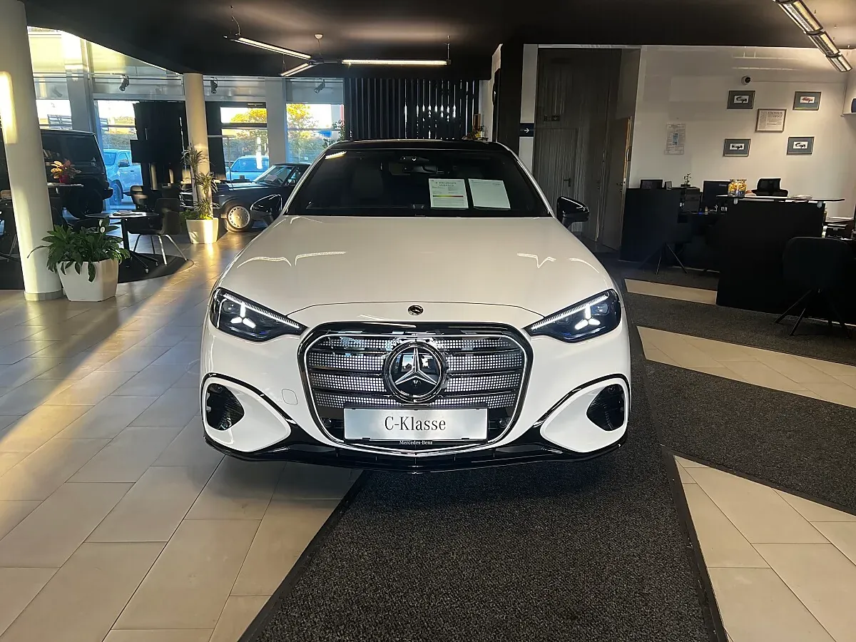 Mercedes-Benz C-Class 2026 photo 2