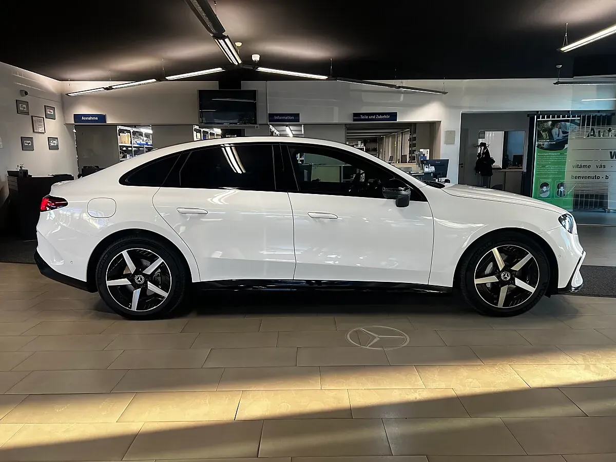 Mercedes-Benz C-Class 2026 photo 3