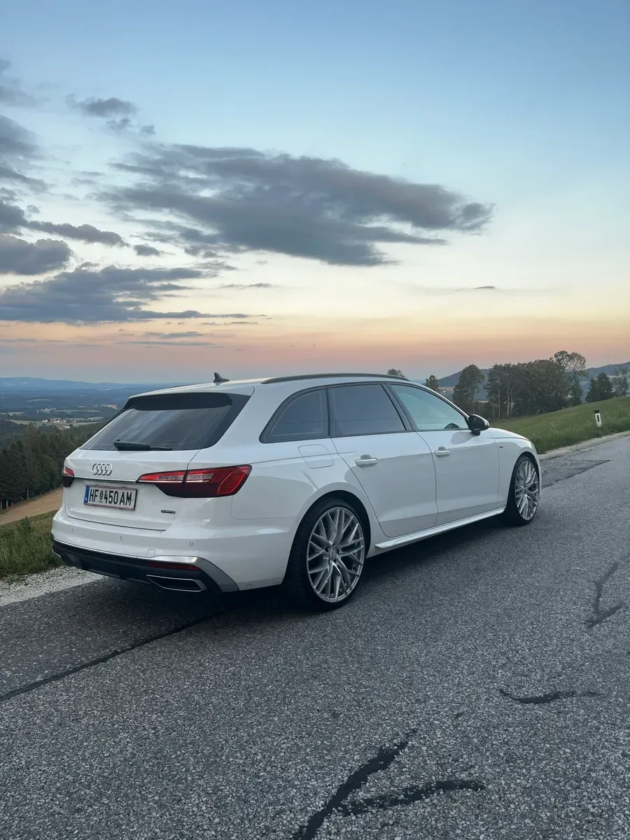 Audi A4 2022 photo 3