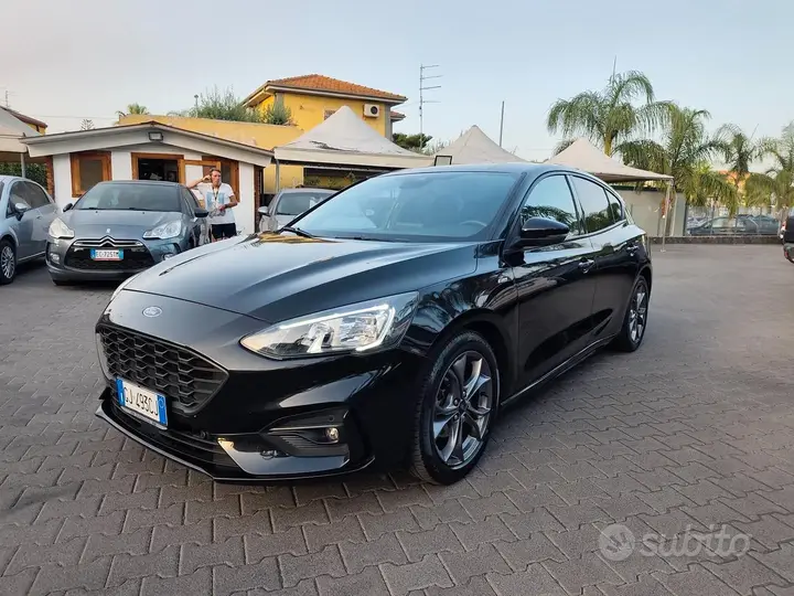 Ford Focus 2022 photo 2