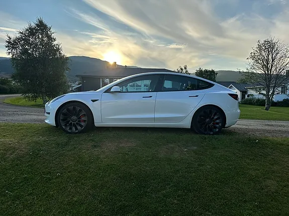 Tesla Model 3 2022 photo 4