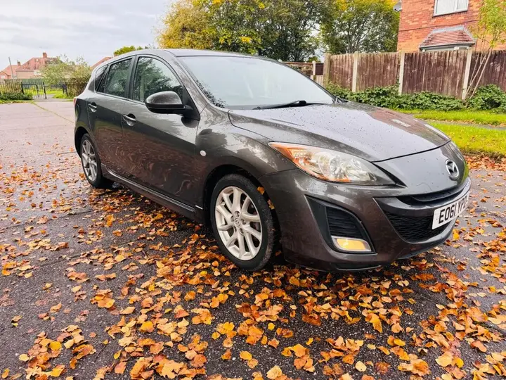 Mazda Mazda3 2011 photo 3