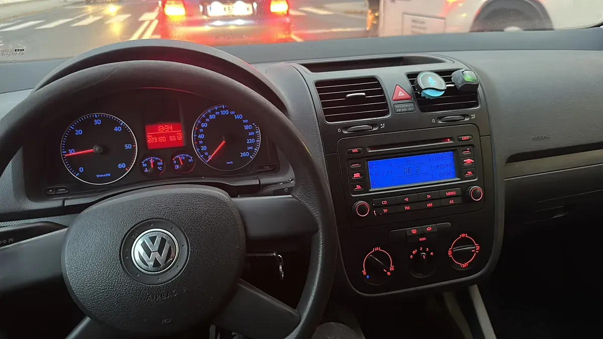 Volkswagen Golf 2004 photo 2