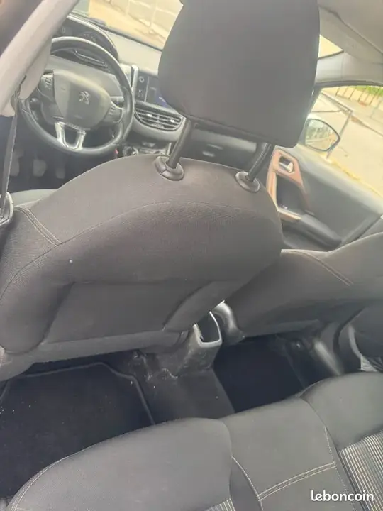 Peugeot 208 2013 photo 3