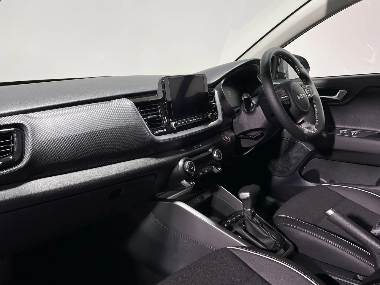 Kia Stonic 2024 photo 2