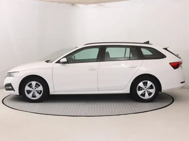 Skoda Octavia Combi 2022 photo 2