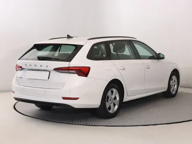 Skoda Octavia Combi 2022 photo 4